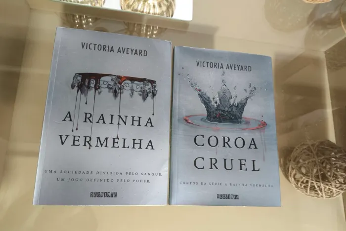 Livro Rainha Vermelha e Coroa Cruel