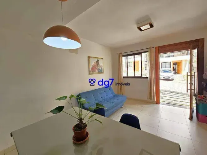 Casa em condomínio na Granja Viana km 28,5, com 3 dormitórios e 2 vagas!