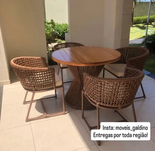 Mesas e cadeiras para área externa