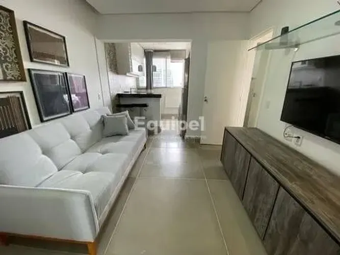 Apartamento mobiliado com 1 suíte, varanda e vaga no Luxemburgo