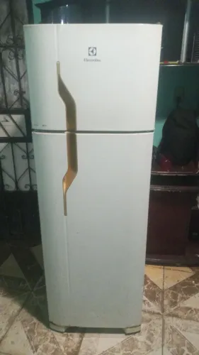 Geladeira gelo seco gelando bem