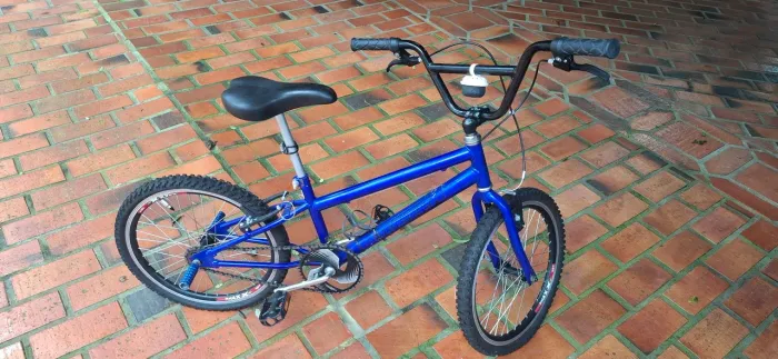Bicicleta seminova (estado de nova) aro 20, aero folha dupla, frios V-brake. Entrego.