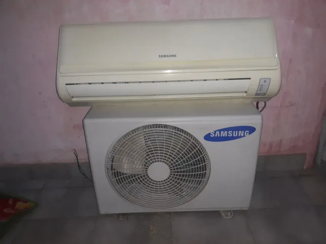 Vendo ar condicionado Split Samsung de 9000 btus  usado 