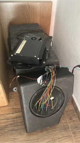 Subwoofer com módulo e suporte original Vectra