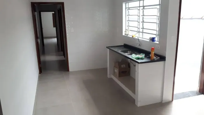 LOCAÇÃO: EXCELENTE CASA TÉRREA E PLANA NA VILA PIRES