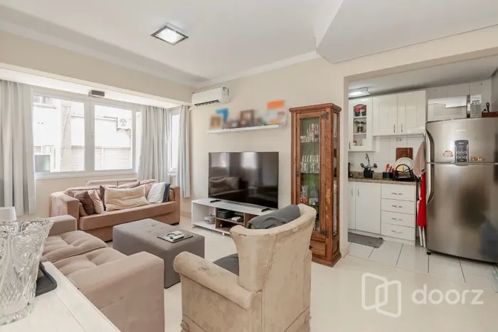 Imóvel na Loureiro da Silva com 2 dormitórios e 63.19m²