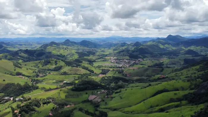 Área para venda com 7 alqueires em Piranguçu - MG