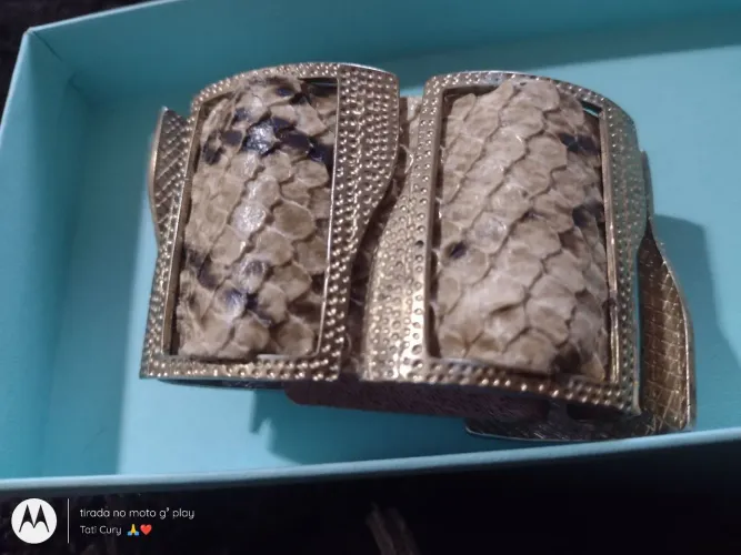Vendo linda pulseira bracelete com estampa de cobra