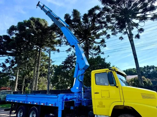 Vendo este Conj Munck MB 6x4 35ton 7 lanças 20m de alcance  Diret c Prop. em Curitiba PR