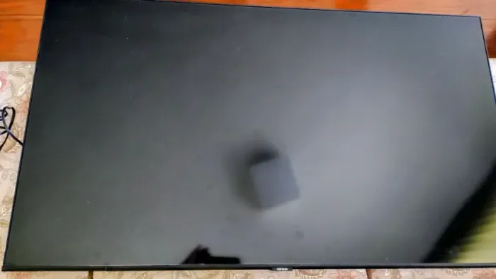 TV Samsung QN50Q60TAGXZD com defeito (Fica Eeinicializando)
