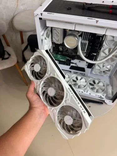 RTX 4070 Galax 12gb - Pego inferior na troca