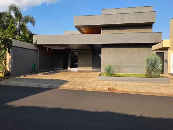 Vende-se casa no Damha V, 3 quartos, sendo 3 suítes, 1 com closet e banheira, com espaço g