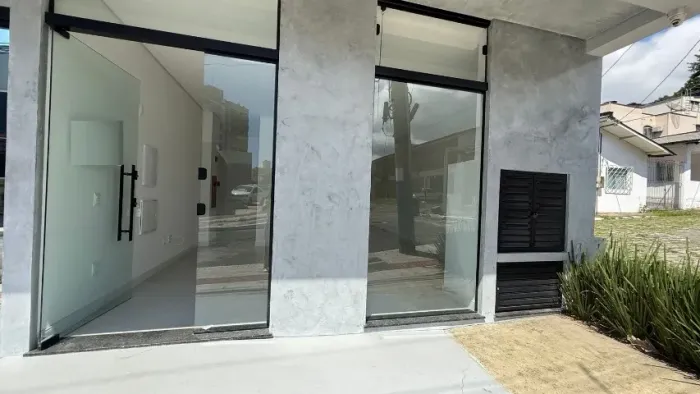 Locação Comercial - Sala com 40m² e 1 vaga de garagem  - Balneário Camboriú 