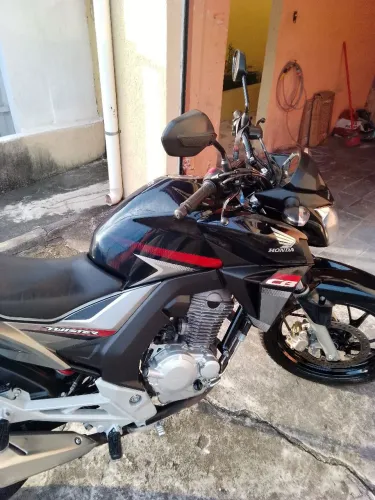 Honda Twister linda...