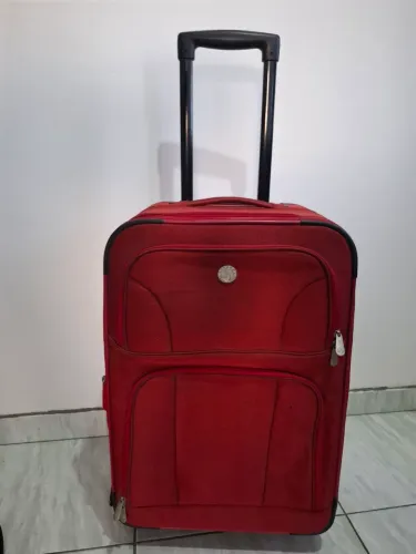 Mala semi nova cor vermelha