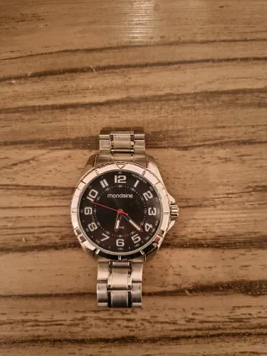 Relógio Mondaine com pulseira de aço inoxidável masculino