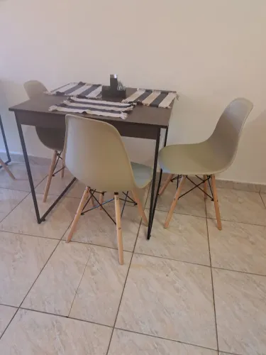 Mesa de cozinha design industrial para 4 pessoas, apenas seis meses de uso