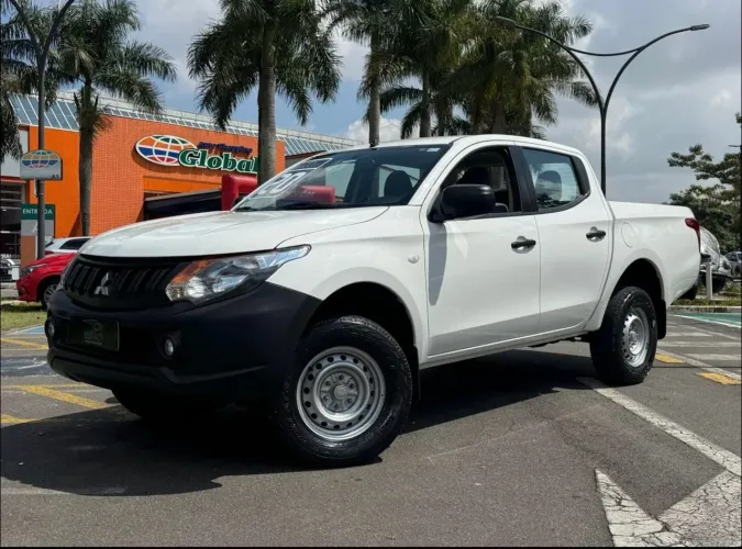 Mitsubishi L200 Triton Sport GLX 2.4 CD Diesel Mec. 2019