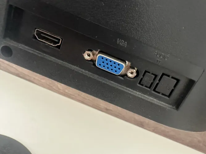 Monitor LED 15,4? LED Wide