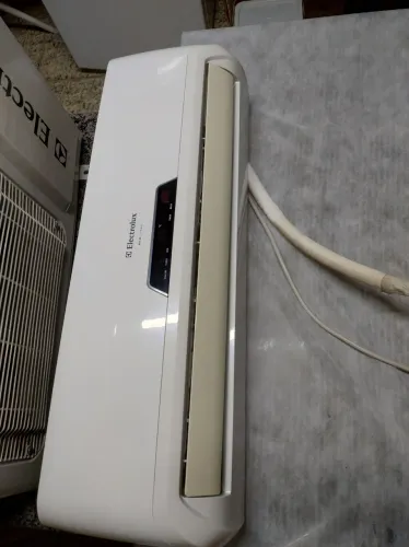 AR-CONDICIONADO split Eletrolux 12000Btu's 220V