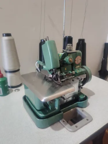 Máquina overlock