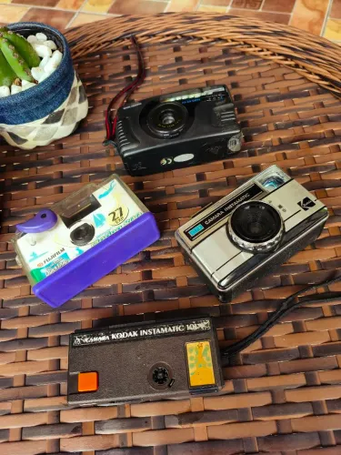 Lote 4 Câmeras Vintage Coleção/Decoração - Kodak, Soligor e Fuji