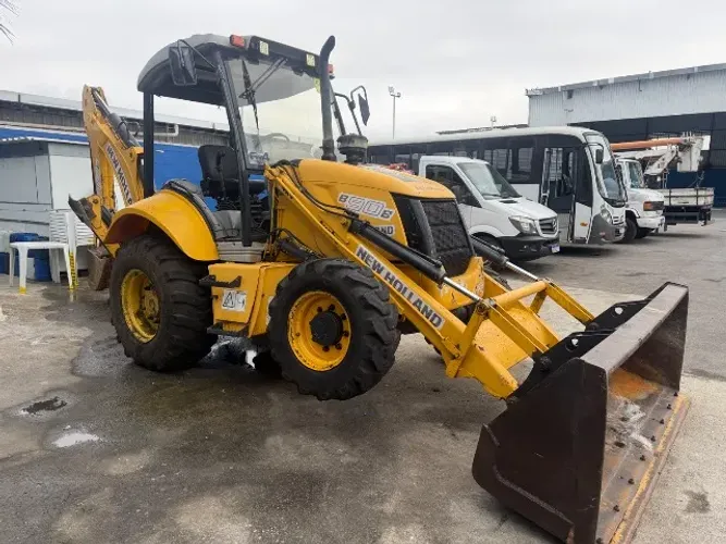 Retroescavadeira New Holland 