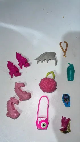 Acessórios boneca Monster High e rainbow High