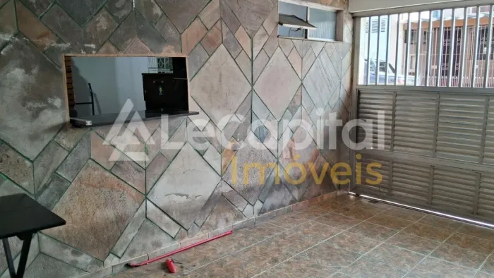 CASA À VENDA NA VILA BABILÔNIA | CONFORTO, LAZER E ÓTIMO APROVEITAMENTO!