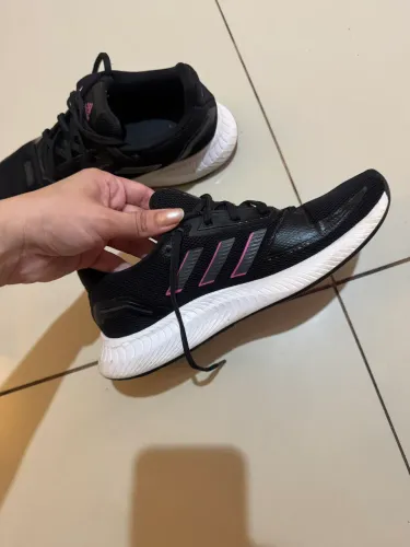 Tênis adidas preto
