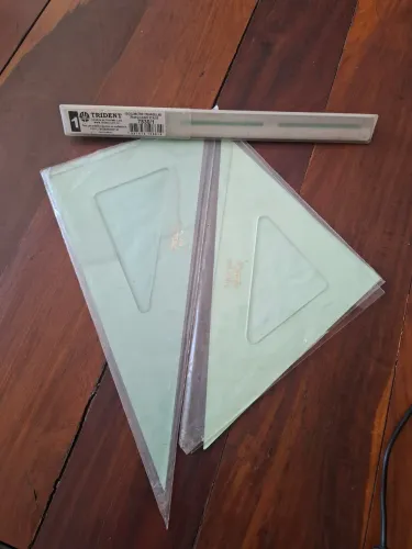 Kit de esquadros e escalimetro triagular
