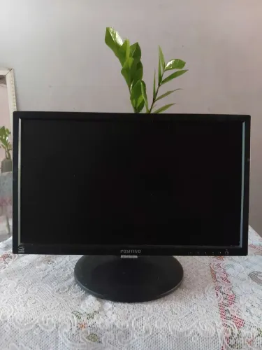 Vendo monitor 15 polegada marca positivo por 200 funcionando muito bem .