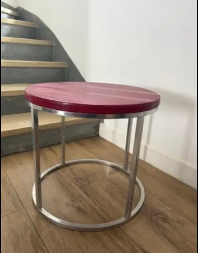 Conjunto de mesa lateral de couro (1 na foto, mas são 2 iguais)