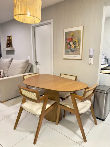 Mesa e cadeira