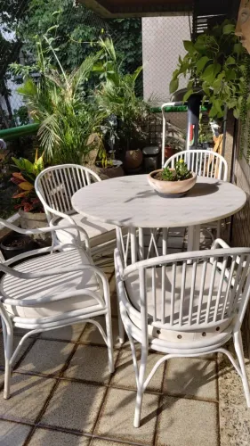 Mesa de mármore + jardineira + 4 cadeiras