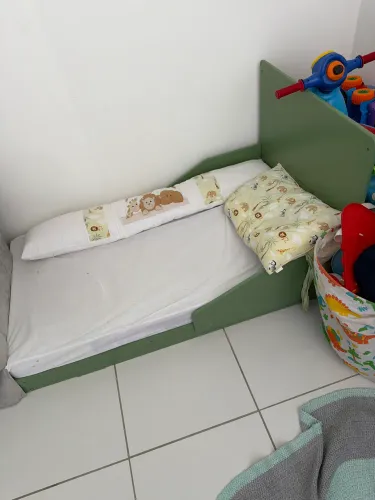 Vendo cama de criança com colchão