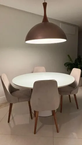 Mesa com 5 cadeiras