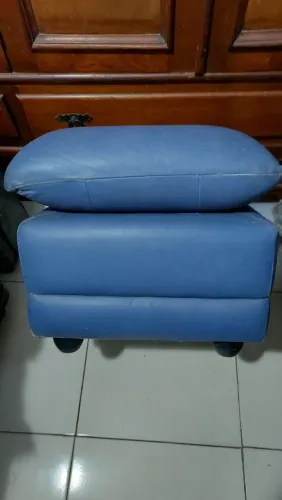 Poltrona 50 por 50 azul sem encosto,pufft .. 