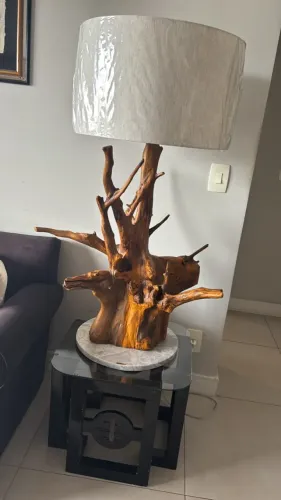 Abajur de madeira maciça e marmore travertino alto padrão