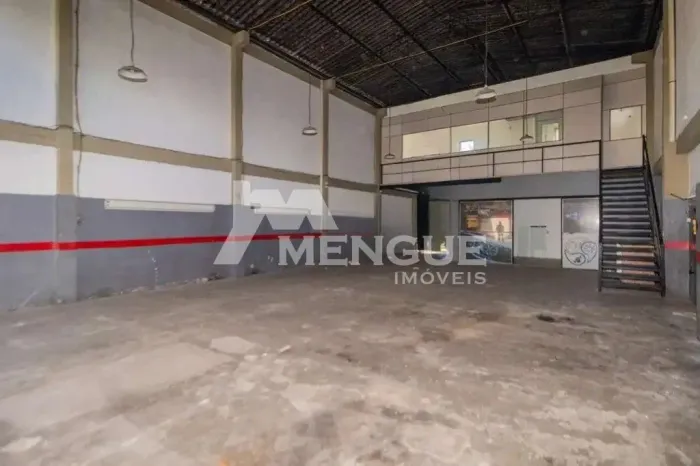 Aluga-se pavilhão no São João com 930m² area total por R$ 16.500.