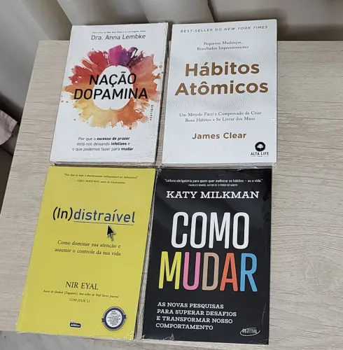 Kit com 04 livros sobre desenvolvimento pessoal. Oportunidade!!!
