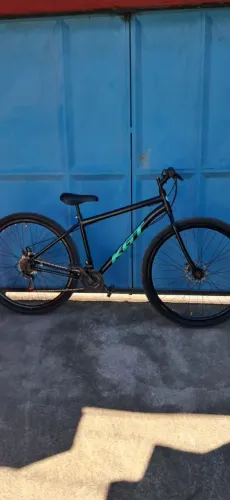 Vendo bicicleta aro 29 kgt , só está sem o freio da frente e o pneu de trás esta careca.