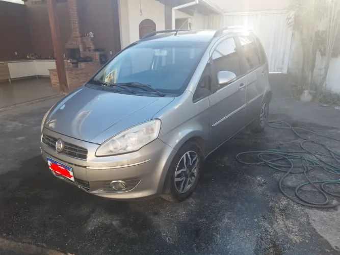 Fiat Idea Essence 1.6 Flex 16V 5P 2012