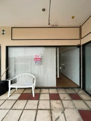 Loja comercial com copa no Shopping do Largo | Largo da Batalha