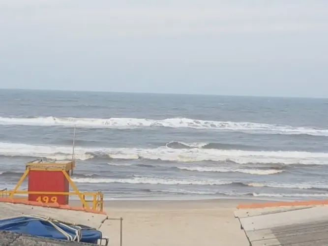 Aluga-se ótima Casa completa a Beira Mar centro,Pinhal feriados e finais de semana