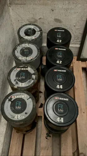 Dumbells/halteres jogo com os 4 pares, compre os de 42 e 44kg e ganhe os de 48 e 50kg