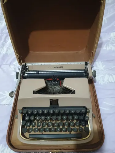 Máquina de Escrever Underwood Universal Quiet Tab