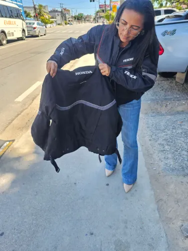 A honda em bom estado e a texx nova
