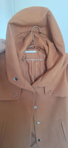 Jaqueta lã com capuz linda e elegante
