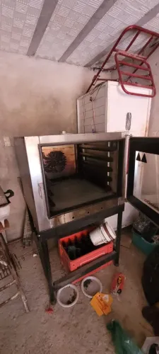 Vendo forno turbo venancio e 1 armario de pao com  algimas assadeiras